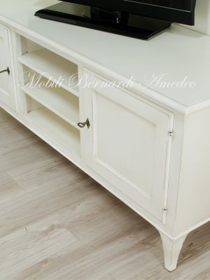 Low TV cabinet in white lacquered wood with 2 doors and open central compartment